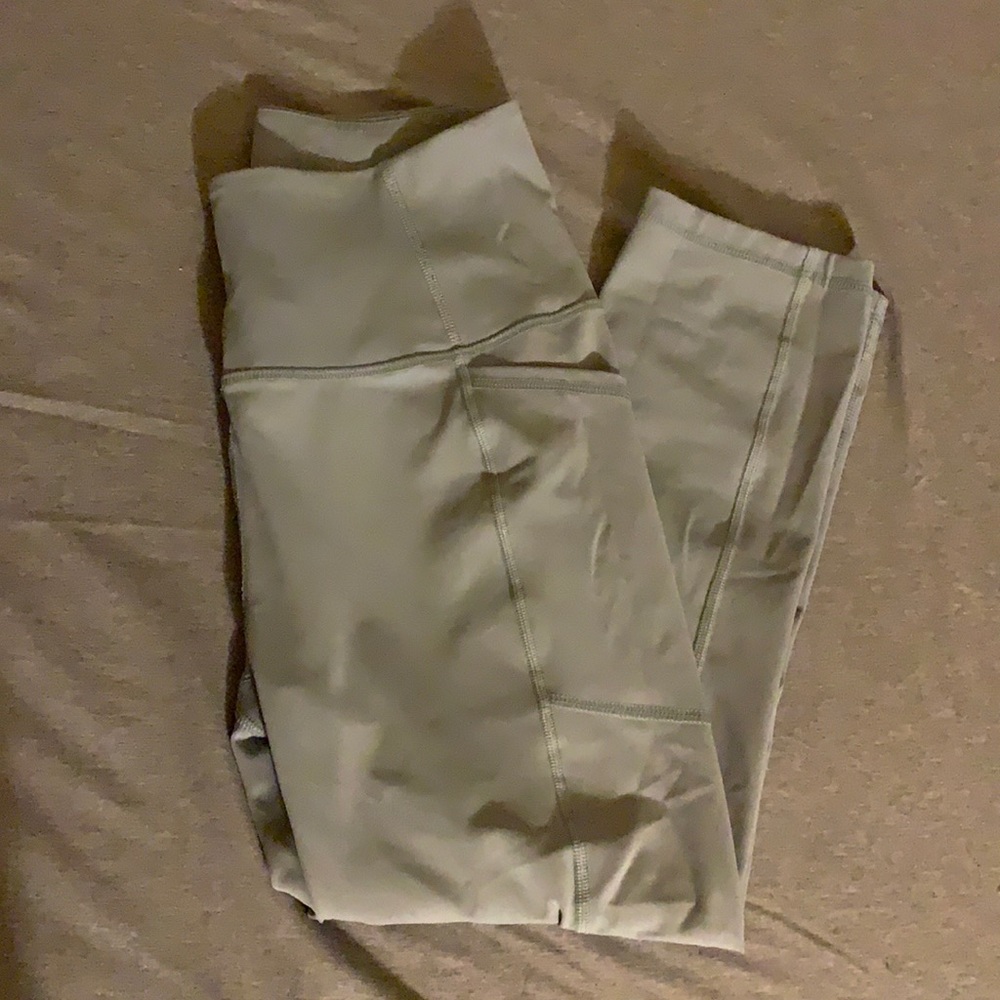 Baby blue leggings, great condition! Side pockets